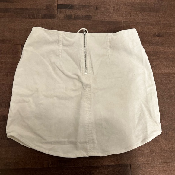 White corduroy skirt - Picture 2 of 3